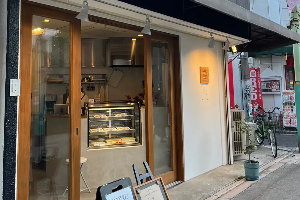 貸切のドリンクと手作りいなり